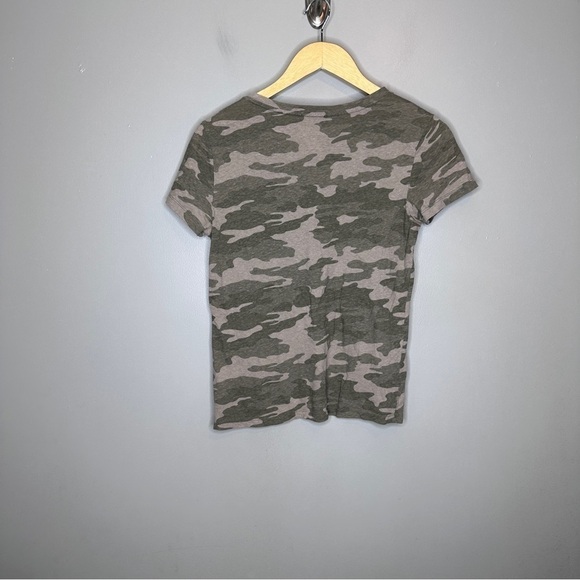 Target Universal threads camo v neck Tshirt - Picture 5 of 5